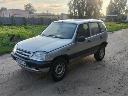 Серый Шевроле Нива, объемом двигателя 1.7 л и пробегом 169 тыс. км за 2700 $, фото 1 на Automoto.ua