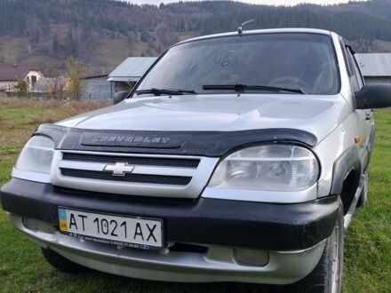 Шевроле Нива 2004 у Верховине на Automoto.ua Сірий Шевроле Нива, об'ємом двигуна 0 л та пробігом 320 тис. км за 2950 $, фото 1 на Automoto.ua