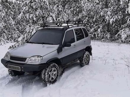 Шевроле Нива 2004 в Днепре (Днепропетровске) на Automoto.ua Серый Шевроле Нива, объемом двигателя 1.7 л и пробегом 777 тыс. км за 5000 $, фото 1 на Automoto.ua