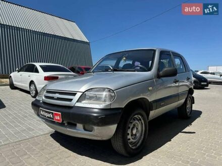 Шевроле Нива 2004 в Львове на Automoto.ua Серый Шевроле Нива, объемом двигателя 1.7 л и пробегом 365 тыс. км за 3390 $, фото 1 на Automoto.ua