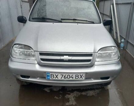 Серый Шевроле Нива, объемом двигателя 1.69 л и пробегом 250 тыс. км за 2999 $, фото 1 на Automoto.ua