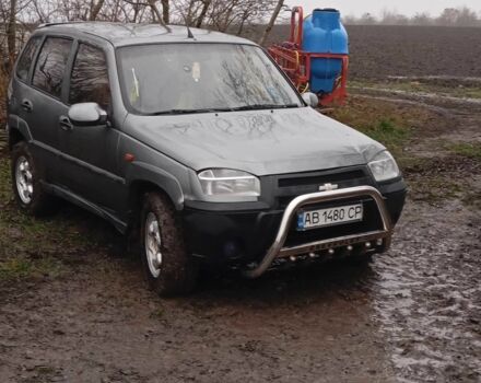 Серый Шевроле Нива, объемом двигателя 1.7 л и пробегом 200 тыс. км за 4600 $, фото 1 на Automoto.ua