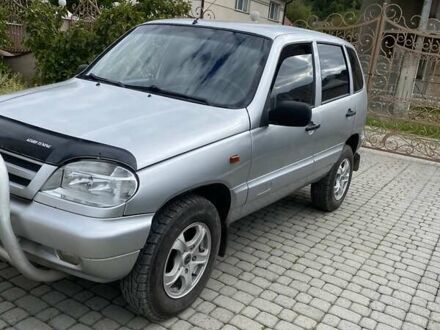 Шевроле Нива 2005 в Тячеве на Automoto.ua Серый Шевроле Нива, объемом двигателя 1.7 л и пробегом 190 тыс. км за 3850 $, фото 1 на Automoto.ua
