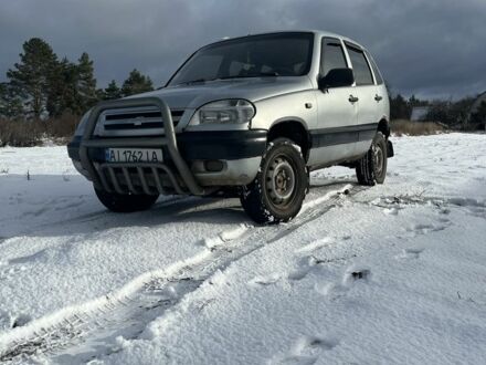 Серый Шевроле Нива, объемом двигателя 1.7 л и пробегом 180 тыс. км за 2000 $, фото 1 на Automoto.ua