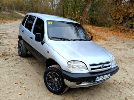 Шевроле Нива 2005 у Кобеляках на Automoto.ua Сірий Шевроле Нива, об'ємом двигуна 1.7 л та пробігом 242 тис. км за 2400 $, фото 1 на Automoto.ua