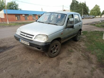 Шевроле Нива 2005 в Купянске на Automoto.ua Серый Шевроле Нива, объемом двигателя 1.7 л и пробегом 417 тыс. км за 2422 $, фото 1 на Automoto.ua