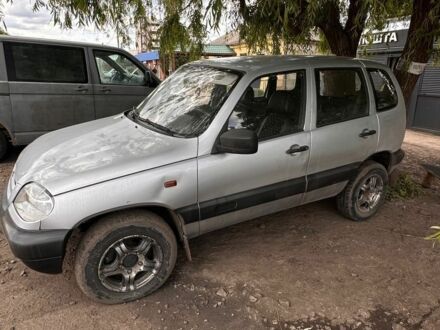 Шевроле Нива 2005 в Купянске на Automoto.ua Серый Шевроле Нива, объемом двигателя 1.7 л и пробегом 42 тыс. км за 2658 $, фото 1 на Automoto.ua