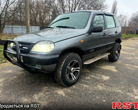 Сірий Шевроле Нива, об'ємом двигуна 1.7 л та пробігом 195 тис. км за 3300 $, фото 1 на Automoto.ua