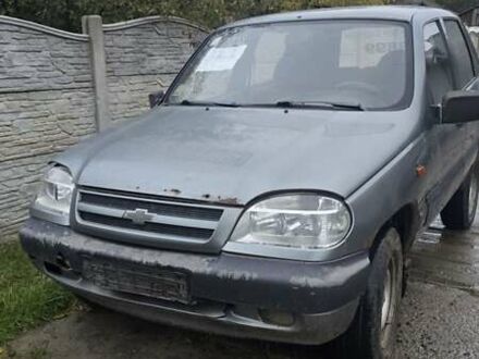 Серый Шевроле Нива, объемом двигателя 0 л и пробегом 555 тыс. км за 1500 $, фото 1 на Automoto.ua