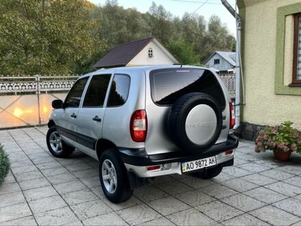 Сірий Шевроле Нива, об'ємом двигуна 1.7 л та пробігом 107 тис. км за 3850 $, фото 1 на Automoto.ua