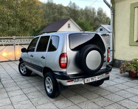 Сірий Шевроле Нива, об'ємом двигуна 1.7 л та пробігом 107 тис. км за 3850 $, фото 1 на Automoto.ua