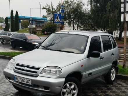 Шевроле Нива 2005 в Хмельницком на Automoto.ua Серый Шевроле Нива, объемом двигателя 1.7 л и пробегом 250 тыс. км за 3300 $, фото 1 на Automoto.ua