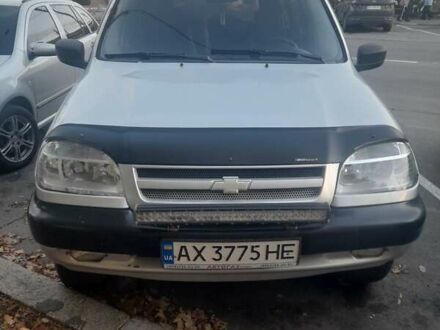Шевроле Нива 2005 у Харкові на Automoto.ua Сірий Шевроле Нива, об'ємом двигуна 1.69 л та пробігом 171 тис. км за 3900 $, фото 1 на Automoto.ua
