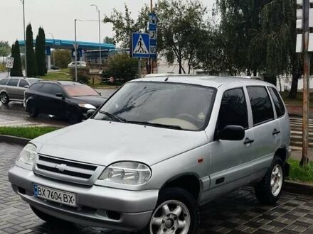 Серый Шевроле Нива, объемом двигателя 1.7 л и пробегом 250 тыс. км за 3000 $, фото 1 на Automoto.ua