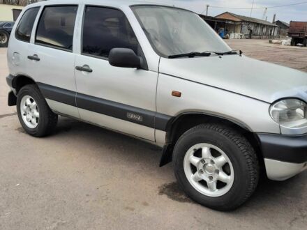 Сірий Шевроле Нива, об'ємом двигуна 1.7 л та пробігом 344 тис. км за 3100 $, фото 1 на Automoto.ua