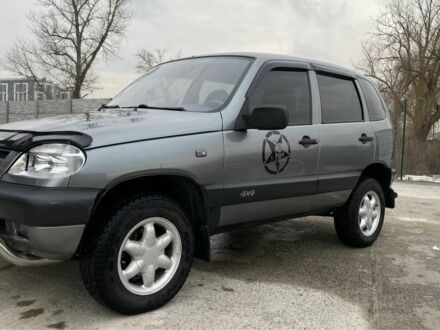 Сірий Шевроле Нива, об'ємом двигуна 1.7 л та пробігом 74 тис. км за 5000 $, фото 1 на Automoto.ua