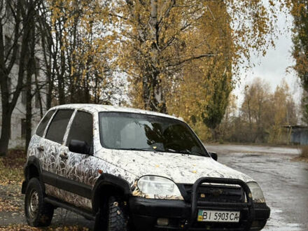 Сірий Шевроле Нива, об'ємом двигуна 1.7 л та пробігом 300 тис. км за 2999 $, фото 1 на Automoto.ua