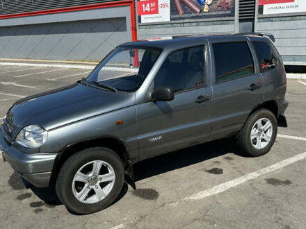 Шевроле Нива 2006 у Харкові на Automoto.ua Сірий Шевроле Нива, об'ємом двигуна 1.69 л та пробігом 200 тис. км за 4800 $, фото 1 на Automoto.ua