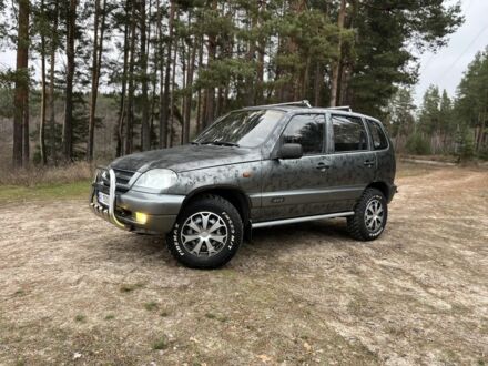 Сірий Шевроле Нива, об'ємом двигуна 1.7 л та пробігом 175 тис. км за 3700 $, фото 1 на Automoto.ua
