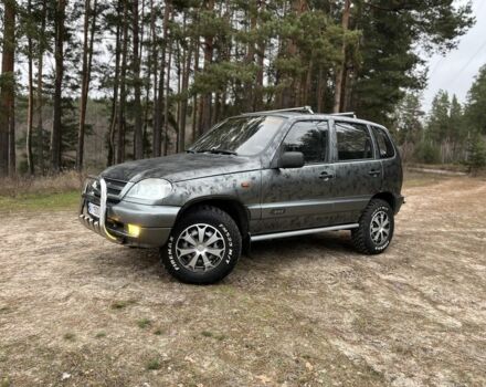 Серый Шевроле Нива, объемом двигателя 1.7 л и пробегом 175 тыс. км за 3700 $, фото 1 на Automoto.ua