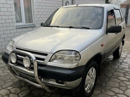 Серый Шевроле Нива, объемом двигателя 1.69 л и пробегом 184 тыс. км за 2800 $, фото 1 на Automoto.ua