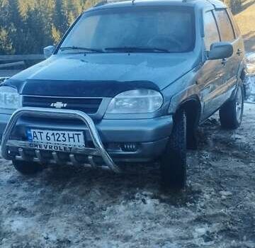 Серый Шевроле Нива, объемом двигателя 1.7 л и пробегом 230 тыс. км за 3100 $, фото 1 на Automoto.ua