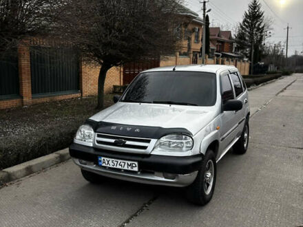 Серый Шевроле Нива, объемом двигателя 1.7 л и пробегом 123 тыс. км за 3700 $, фото 1 на Automoto.ua