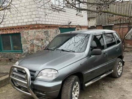 Серый Шевроле Нива, объемом двигателя 1.69 л и пробегом 280 тыс. км за 4500 $, фото 1 на Automoto.ua