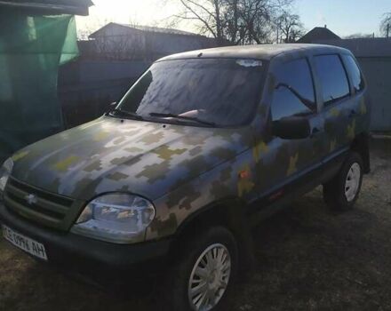 Сірий Шевроле Нива, об'ємом двигуна 1.7 л та пробігом 200 тис. км за 2200 $, фото 1 на Automoto.ua