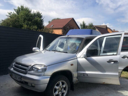 Сірий Шевроле Нива, об'ємом двигуна 1.7 л та пробігом 300 тис. км за 2500 $, фото 1 на Automoto.ua