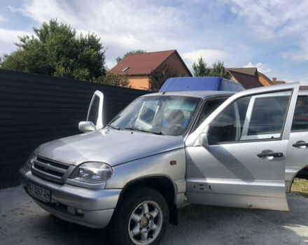 Сірий Шевроле Нива, об'ємом двигуна 1.7 л та пробігом 300 тис. км за 2500 $, фото 1 на Automoto.ua