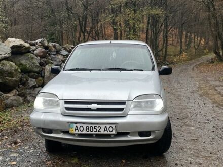 Серый Шевроле Нива, объемом двигателя 1.6 л и пробегом 465 тыс. км за 2850 $, фото 1 на Automoto.ua