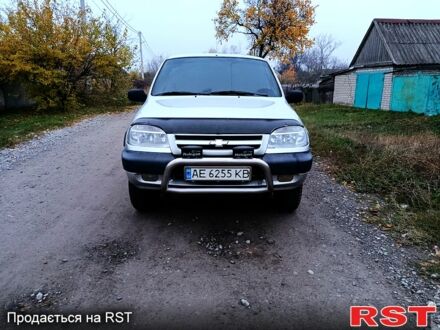 Серый Шевроле Нива, объемом двигателя 1.7 л и пробегом 261 тыс. км за 4000 $, фото 1 на Automoto.ua