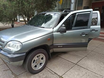 Сірий Шевроле Нива, об'ємом двигуна 0 л та пробігом 170 тис. км за 6000 $, фото 1 на Automoto.ua