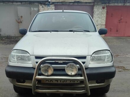 Серый Шевроле Нива, объемом двигателя 1.7 л и пробегом 1 тыс. км за 2000 $, фото 1 на Automoto.ua