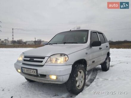 Шевроле Нива 2006 у Харкові на Automoto.ua Сірий Шевроле Нива, об'ємом двигуна 1.69 л та пробігом 200 тис. км за 3300 $, фото 1 на Automoto.ua