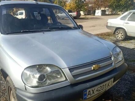 Шевроле Нива 2006 в Чугуеве на Automoto.ua Серый Шевроле Нива, объемом двигателя 1.7 л и пробегом 189 тыс. км за 3600 $, фото 1 на Automoto.ua