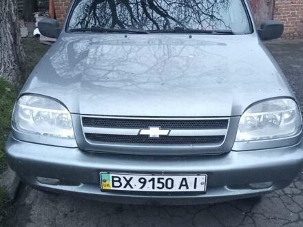 Сірий Шевроле Нива, об'ємом двигуна 1.69 л та пробігом 128 тис. км за 3900 $, фото 1 на Automoto.ua