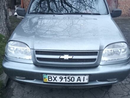 Серый Шевроле Нива, объемом двигателя 1.7 л и пробегом 128 тыс. км за 3800 $, фото 1 на Automoto.ua