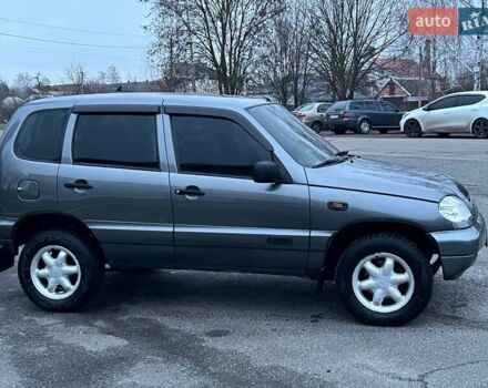 Сірий Шевроле Нива, об'ємом двигуна 1.7 л та пробігом 201 тис. км за 3999 $, фото 1 на Automoto.ua