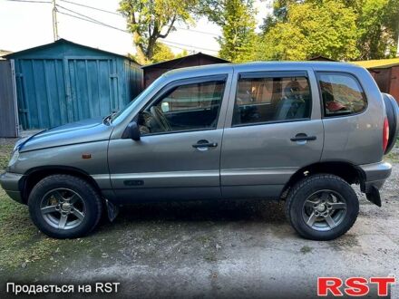 Сірий Шевроле Нива, об'ємом двигуна 1.7 л та пробігом 300 тис. км за 4000 $, фото 1 на Automoto.ua