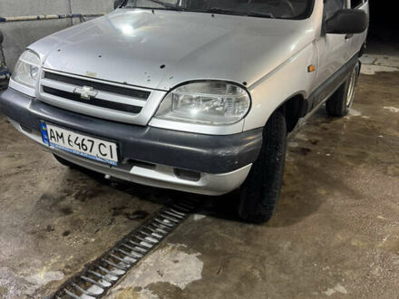 Серый Шевроле Нива, объемом двигателя 1.69 л и пробегом 160 тыс. км за 2800 $, фото 1 на Automoto.ua