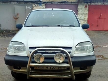 Серый Шевроле Нива, объемом двигателя 1.7 л и пробегом 0 тыс. км за 2000 $, фото 1 на Automoto.ua