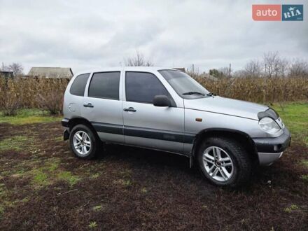 Серый Шевроле Нива, объемом двигателя 1.7 л и пробегом 173 тыс. км за 4200 $, фото 1 на Automoto.ua