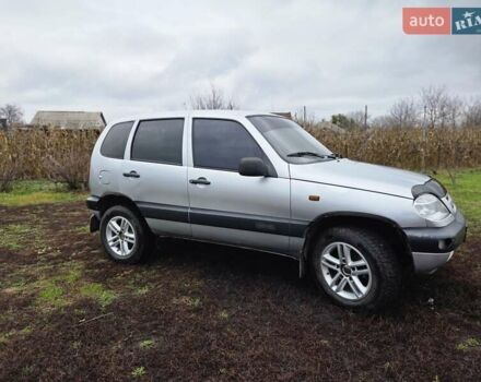 Сірий Шевроле Нива, об'ємом двигуна 1.7 л та пробігом 173 тис. км за 4200 $, фото 1 на Automoto.ua
