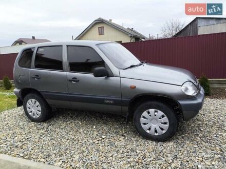 Сірий Шевроле Нива, об'ємом двигуна 1.7 л та пробігом 153 тис. км за 3800 $, фото 1 на Automoto.ua