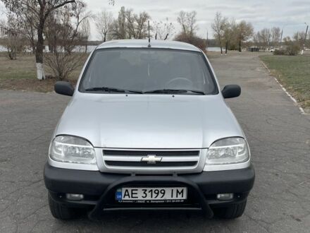 Шевроле Нива 2007 у Никополе на Automoto.ua Сірий Шевроле Нива, об'ємом двигуна 1.7 л та пробігом 195 тис. км за 4100 $, фото 1 на Automoto.ua