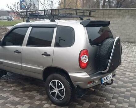 Серый Шевроле Нива, объемом двигателя 1.91 л и пробегом 260 тыс. км за 6300 $, фото 1 на Automoto.ua