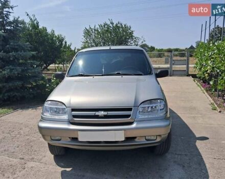 Серый Шевроле Нива, объемом двигателя 1.7 л и пробегом 123 тыс. км за 6510 $, фото 1 на Automoto.ua