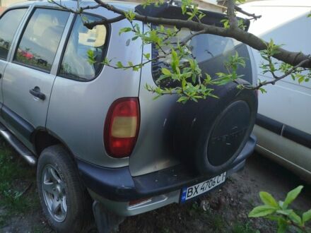 Серый Шевроле Нива, объемом двигателя 1.7 л и пробегом 1000 тыс. км за 2500 $, фото 1 на Automoto.ua